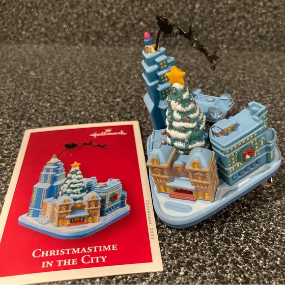 NIB Vintage Hallmark Keepsake Ornament Christmastime in the City’ 2003. Unused. - Picture 4 of 15